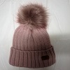 Strickmützen mit Bommel aus Kunstfell